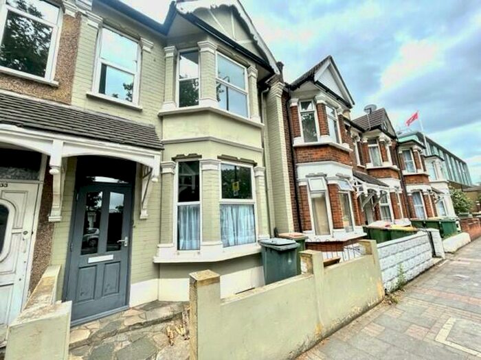 4 Bedroom House To Rent In Prince Regent Lane, E13