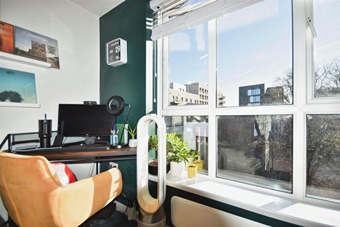 1 Bedroom Flat For Sale In Booth House, High Street, Brentford, TW8