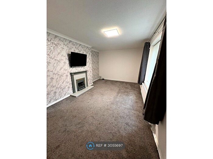 2 Bedroom Flat To Rent In Eccles, Manchester, M30