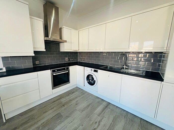 3 Bedroom Flat To Rent In Hermitage Road, London, N4