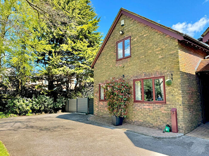 2 Bedroom Link Detached House To Rent In Stony Lane, Christchurch, BH23