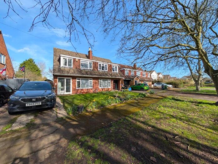 3 Bedroom Semi Detached House For Sale In Gillingstool, Thornbury, BS35