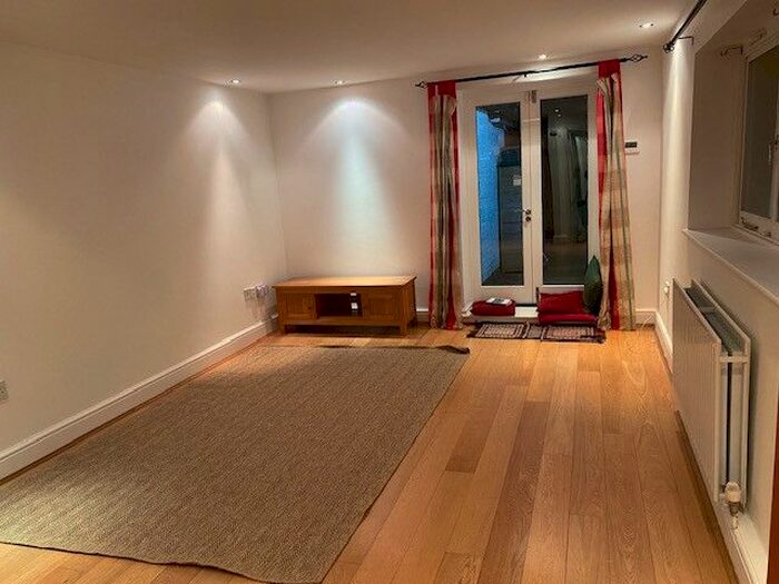 1 Bedroom Flat To Rent In Ambleside Avenue, London, SW16