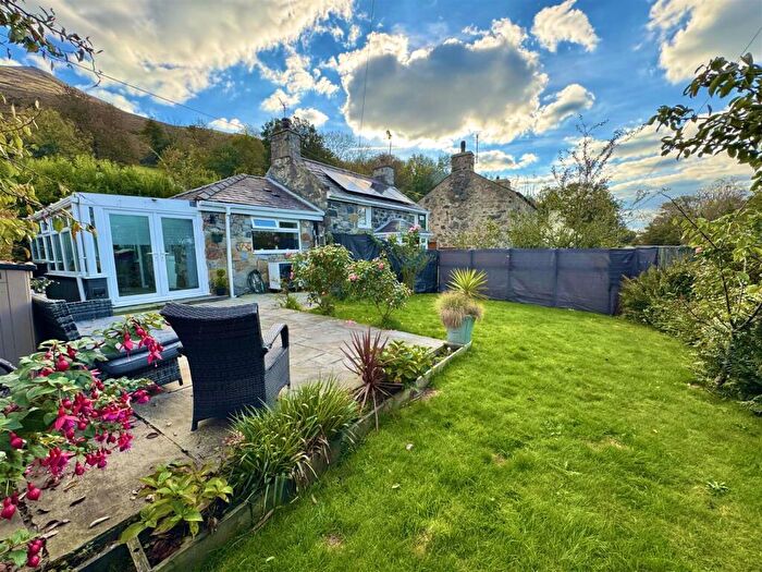 1 Bedroom Detached House For Sale In Gyrn Goch, Caernarfon, LL54