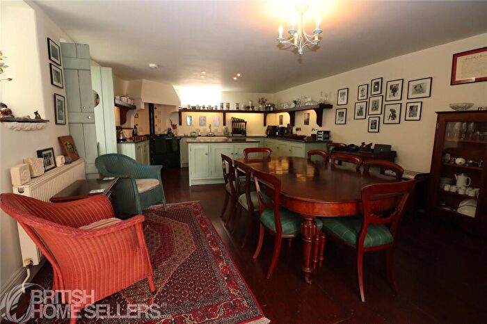 4 Bedroom House For Sale In High Street, Swanage, Dorset, BH19 - Photo 3