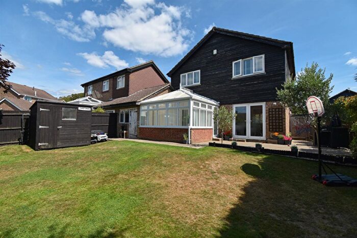 4 Bedroom Link Detached House For Sale In De Chardin Drive, Hastings, TN34