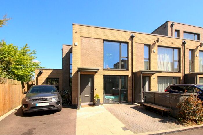 3 Bedroom End Of Terrace House To Rent In Storer Drive, Welling, DA16