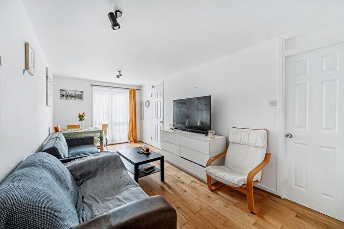 2 Bedroom Flat To Rent In Mayfield Road, Wellington Court, W12
