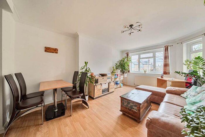 2 Bedroom Flat For Sale In Springfield Court, Kingston, Kingston Upon Thames, KT1