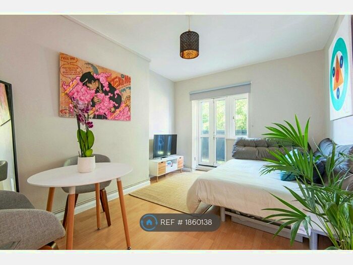 2 Bedroom Flat To Rent In Braintree House, London, E1