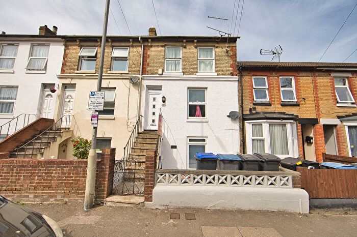1 Bedroom Flat For Sale In Coombe Valley Road, Dover, Kent, CT17