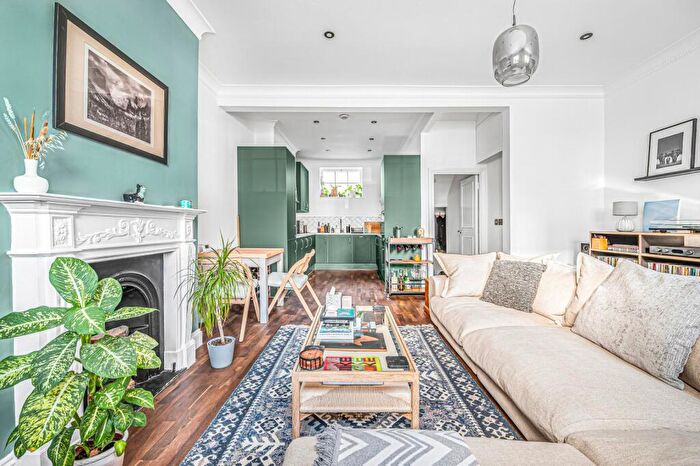 2 Bedroom Flat For Sale In St. Peter's Street, Islington, N1