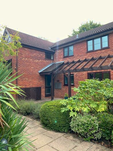 2 Bedroom Flat To Rent In Saffron Drive, Highcliffe, Christchurch, BH23