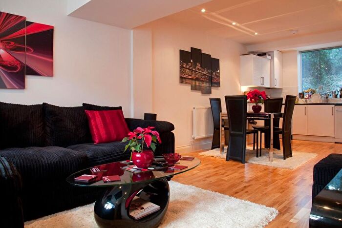 2 Bedroom Flat To Rent In Rockley Road, London, W14