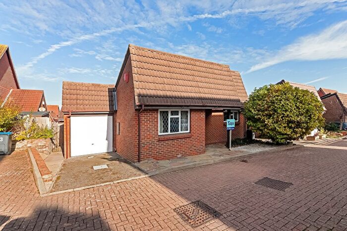 2 Bedroom Bungalow For Sale In Mallow Close, Croydon, CR0