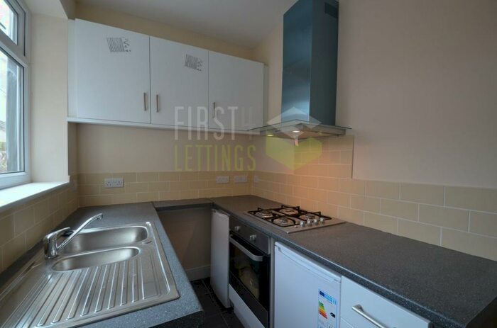 2 Bedroom End Of Terrace House To Rent In Westbury Road, Clarendon Park, LE2