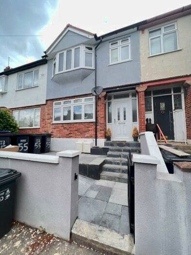 3 Bedroom Flat To Rent In Brooklyn Road, London, SE25