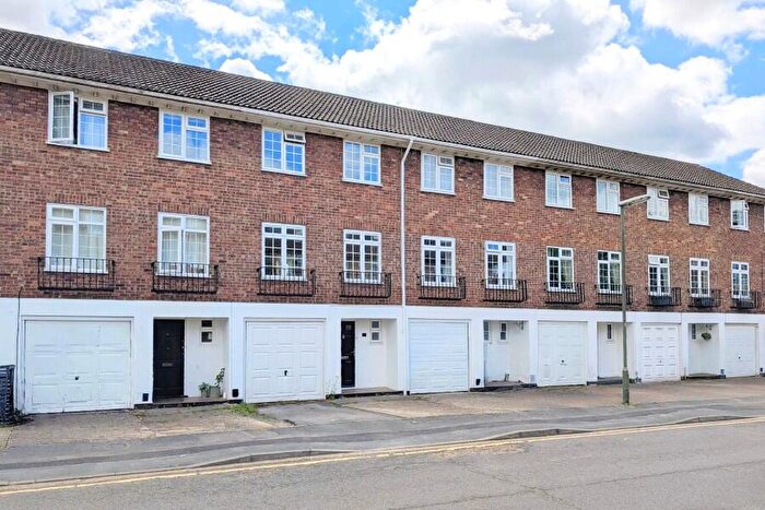 3 Bedroom Terraced House To Rent In Woking, Surrey, GU22