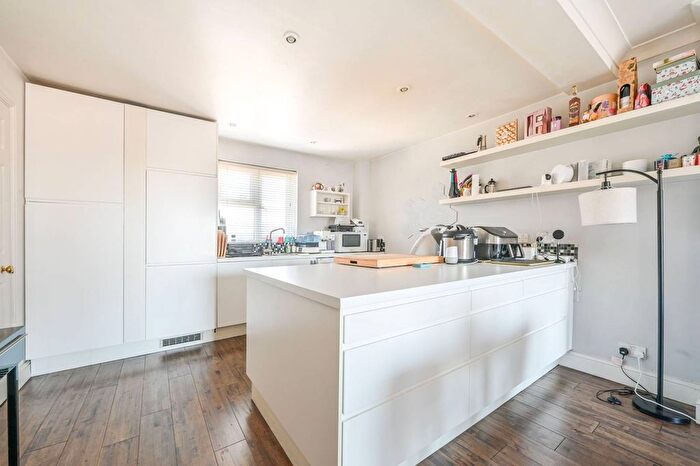 2 Bedroom Flat To Rent In Charnwood Gardens, Docklands, London, E14