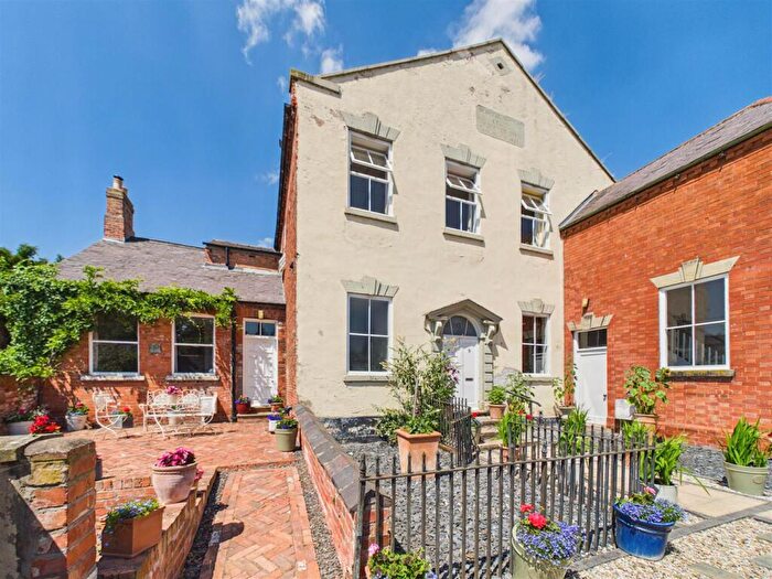 4 Bedroom Semi-Detached House For Sale In Bondgate, Castle Donington, Derby, DE74
