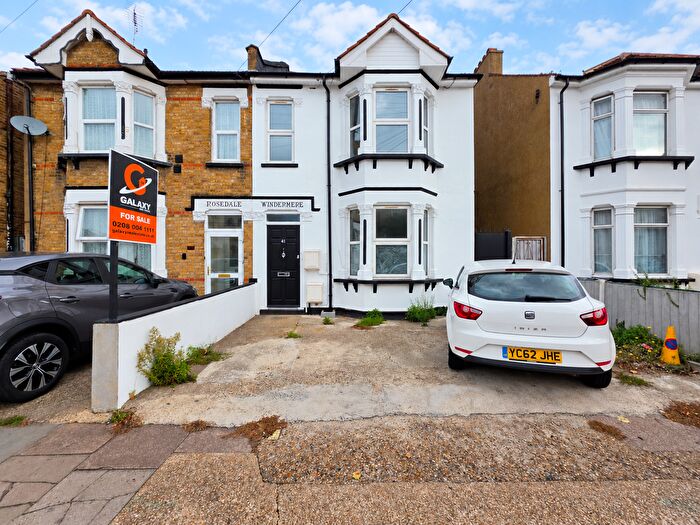 3 Bedroom Maisonette For Sale In Bulstrode Road, Hounslow, Middlesex, TW3