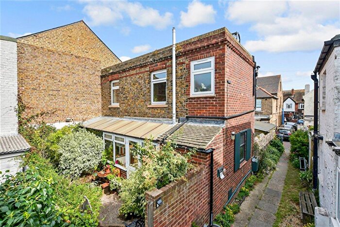 2 Bedroom Cottage For Sale In High Street, Broadstairs, Kent, CT10