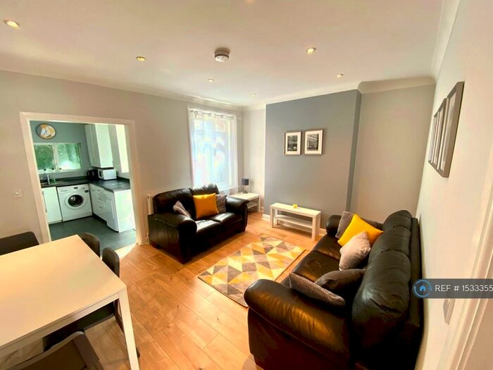 5 Bedroom Terraced House To Rent In Woodside Road, Southampton, SO17