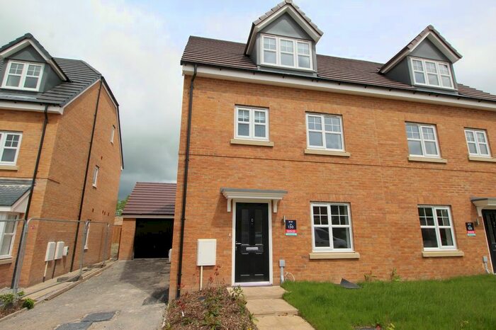 4 Bedroom Semi-Detached House To Rent In Vines Cross Way, Skelmersdale, Lancashire, WN8