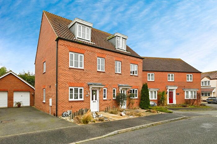 3 Bedroom Semi-Detached House For Sale In Benstead Close, Heacham, King's Lynn, PE31