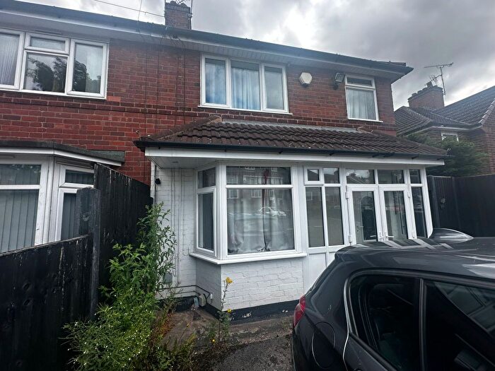 3 Bedroom Semi-Detached House To Rent In Goodyear Road, Smethwick, B67