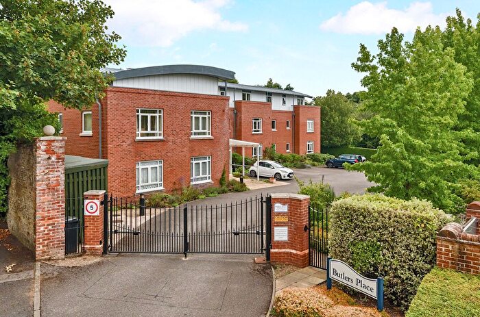 2 Bedroom Flat For Sale In Milford, Godalming, Surrey, GU8