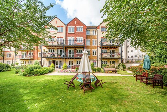 1 Bedroom Retirement Property For Sale In Ash Lodge, Walton-On-Thames, KT12