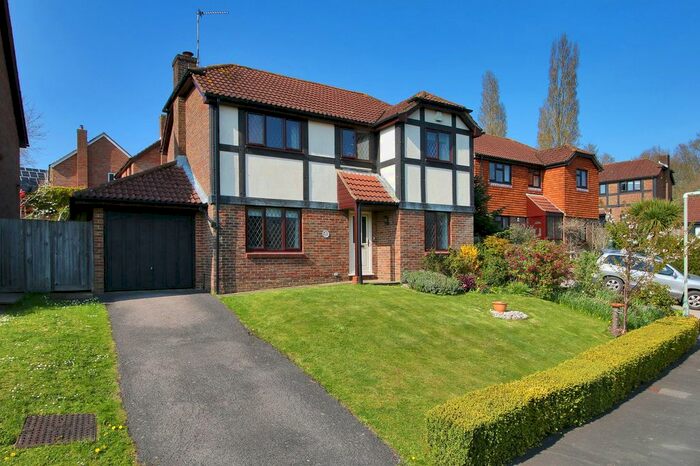 4 Bedroom Detached House For Sale In Britts Farm Road, Buxted, TN22