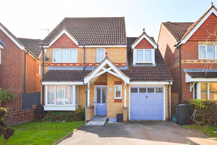 4 Bedroom Detached House For Sale In Dahlia Close, West Cheshunt, EN7