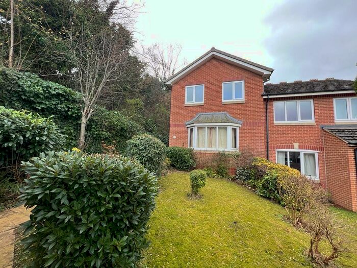 3 Bedroom House To Rent In Periwood Drive, Sheffield, S8