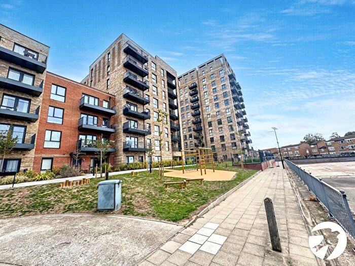 3 Bedroom Flat To Rent In Vousden Grove, London, SE28