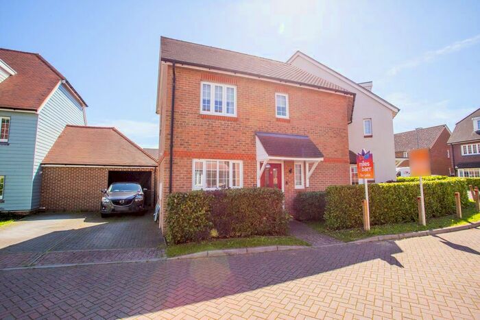 3 Bedroom End Of Terrace House For Sale In Lancaster Drive, Hawkinge, CT18