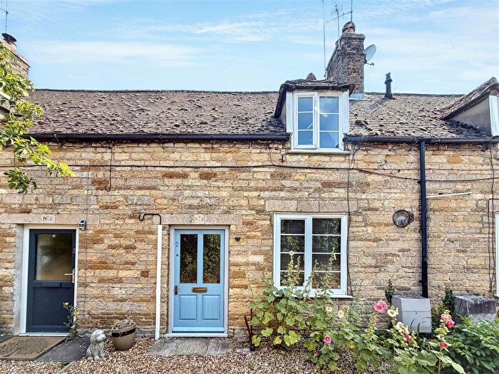 2 Bedroom Cottage For Sale In The Row, West Deeping, Peterborough, PE6