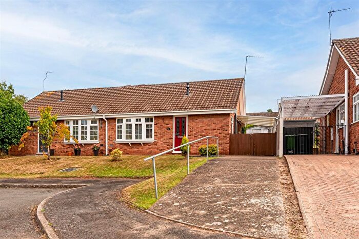 2 Bedroom Semi-Detached Bungalow For Sale In York Close, Gedling, NG4