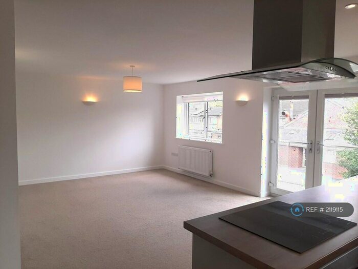 2 Bedroom Flat To Rent In Bovemoors Lane, Exeter, EX2