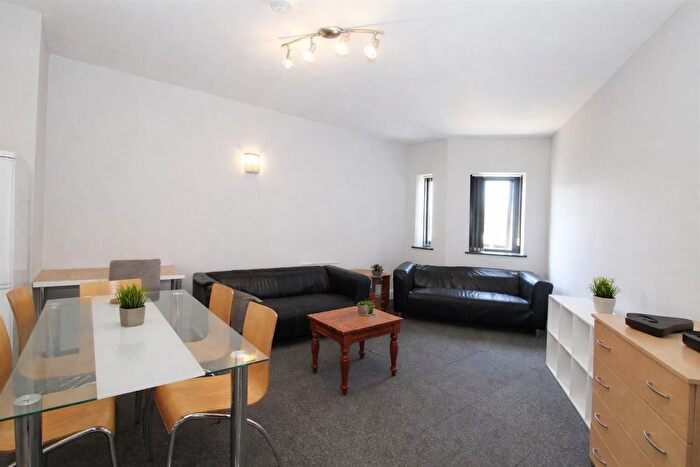 6 Bedroom Flat To Rent In Darran Street, Cathays, Cardiff, CF24