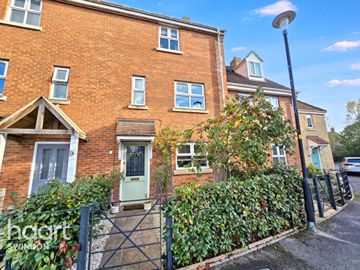 3 Bedroom Terraced House For Sale In Mayfly Road, Swindon, SN25