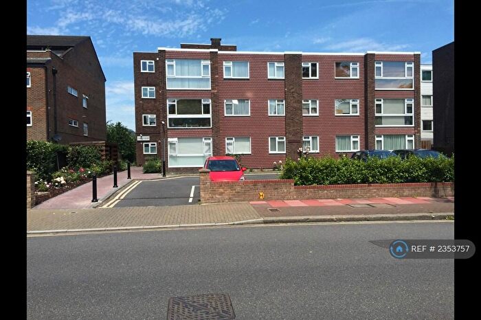1 Bedroom Flat To Rent In Courtdowns Road, Kent, BR3