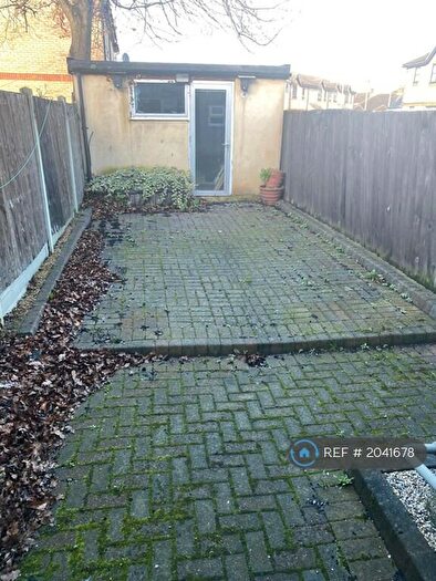 1 Bedroom Flat To Rent In Wennington Road, Rainham, RM13