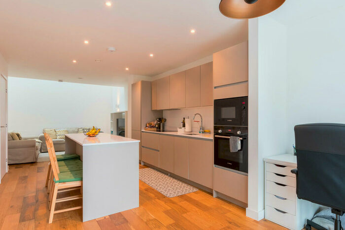 4 Bedroom Town House To Rent In Secret Gardens, Leeds, LS9