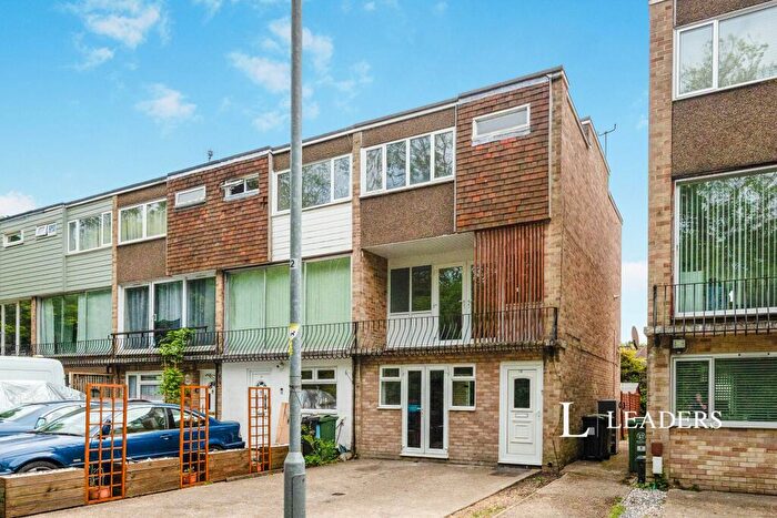 4 Bedroom Town House To Rent In Rampart Gardens, PO3