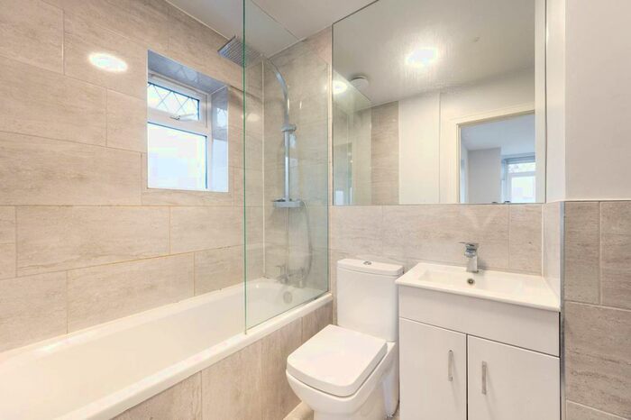 Studio To Rent In Downing Drive, Greenford, UB6