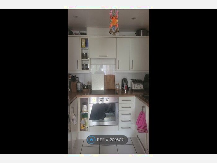 2 Bedroom Flat To Rent In Wooldridge Close, Feltham, TW14