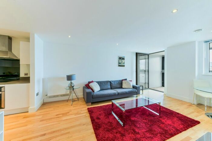 3 Bedroom Flat To Rent In Dowells Street, New Capital Quay, Greenwich, SE10