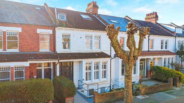 2 Bedroom Flat For Sale In Addington Road, London, N4